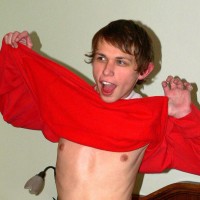 Mic is an horny slim russian boy - Picture 4