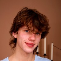 Parker T. gets undressed - Picture 2