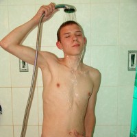 Randy shows his body - Picture 3