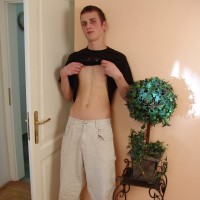 Stevie shows his ass - Picture 2