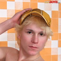 Blond twink posing naked - Picture 14