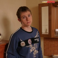 Twink plays with his cock - Picture 5