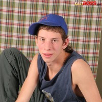 Twink getting naked - Picture 9