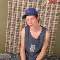 Twink getting naked - Picture 14