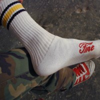 Rusty shows his feet - Picture 5