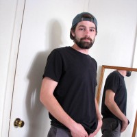 Mickey Waters cums in front of the mirror - Picture 1