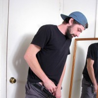 Mickey Waters cums in front of the mirror - Picture 4