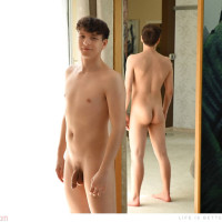 Liam Tautou get naked - Picture 4