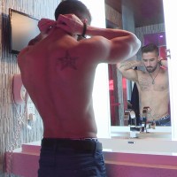 Zack Lemec shows off his body - Picture 1