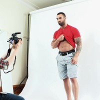 Calvin shows his body - Picture 2