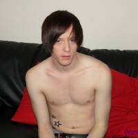 Sean Taylor plays with his dildo - Picture 1