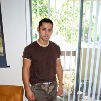 Andre shows his feet - Picture 1