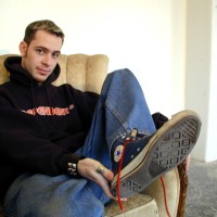 Patrick poses solo - Picture 3