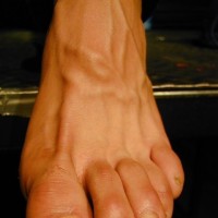 Carlos shows his feet - Picture 8