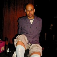 Carlos shows his feet - Picture 18