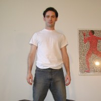 Christopher flaunts his feet - Picture 3