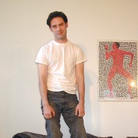 Christopher flaunts his feet - Picture 4