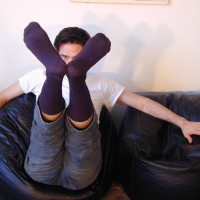 Christopher flaunts his feet - Picture 8