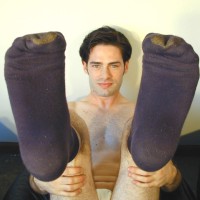 Christopher flaunts his feet - Picture 13