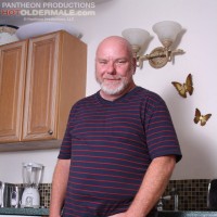 Sterling Steel shows his small cock - Picture 3