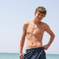 Alan and Raul jerk off in the ocean - Picture 1