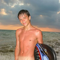 Alan and Raul jerk off in the ocean - Picture 14