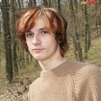 Samek shows his unshaved cock outside - Picture 3