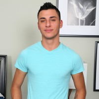 Nathan Cruise posing naked - Picture 1