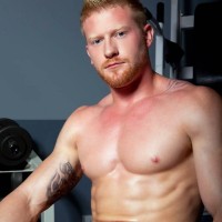 Max London posing naked - Picture 8