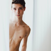 Sam Ledger posing naked - Picture 1