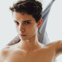 Sam Ledger posing naked - Picture 3