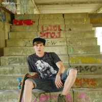 Antony Carter posing nude in an abandoned building - Picture 3