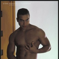 Julio Vidal exposes his heat - Picture 1