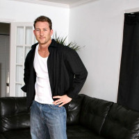 Hunky Rod wanks his uncut meat - Picture 2
