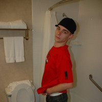 Skater boy Skug takes a piss - Picture 2