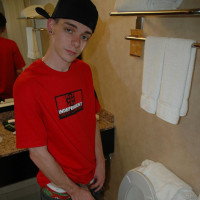 Skater boy Skug takes a piss - Picture 19