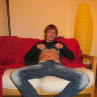 Chris Young showing off his goods - Picture 3