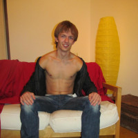 Chris Young showing off his goods - Picture 4