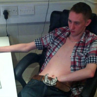 Porn loving Ashton wanks - Picture 2