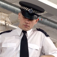 Session 98: Guy eats food spat out by police - Picture 1