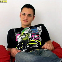 Fred sheds his clothes - Picture 1