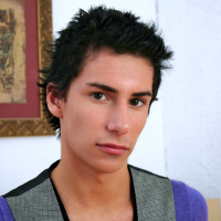 Brunette hottie Benjamin London - Picture 1