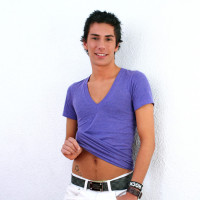 Brunette hottie Benjamin London - Picture 3