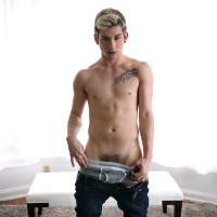 Liam Emerson shows his dick - Picture 2
