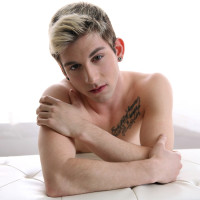 Liam Emerson shows his dick - Picture 11