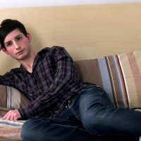 Aaron strokes himself - Picture 1