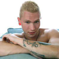 Beni Rousseau gets off hard - Picture 8
