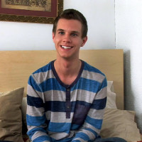 Taylor Lockner exposes his heat - Picture 1