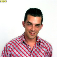 Simon shows his hard-on - Picture 1