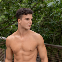 Tom Ames gets turned on - Picture 1